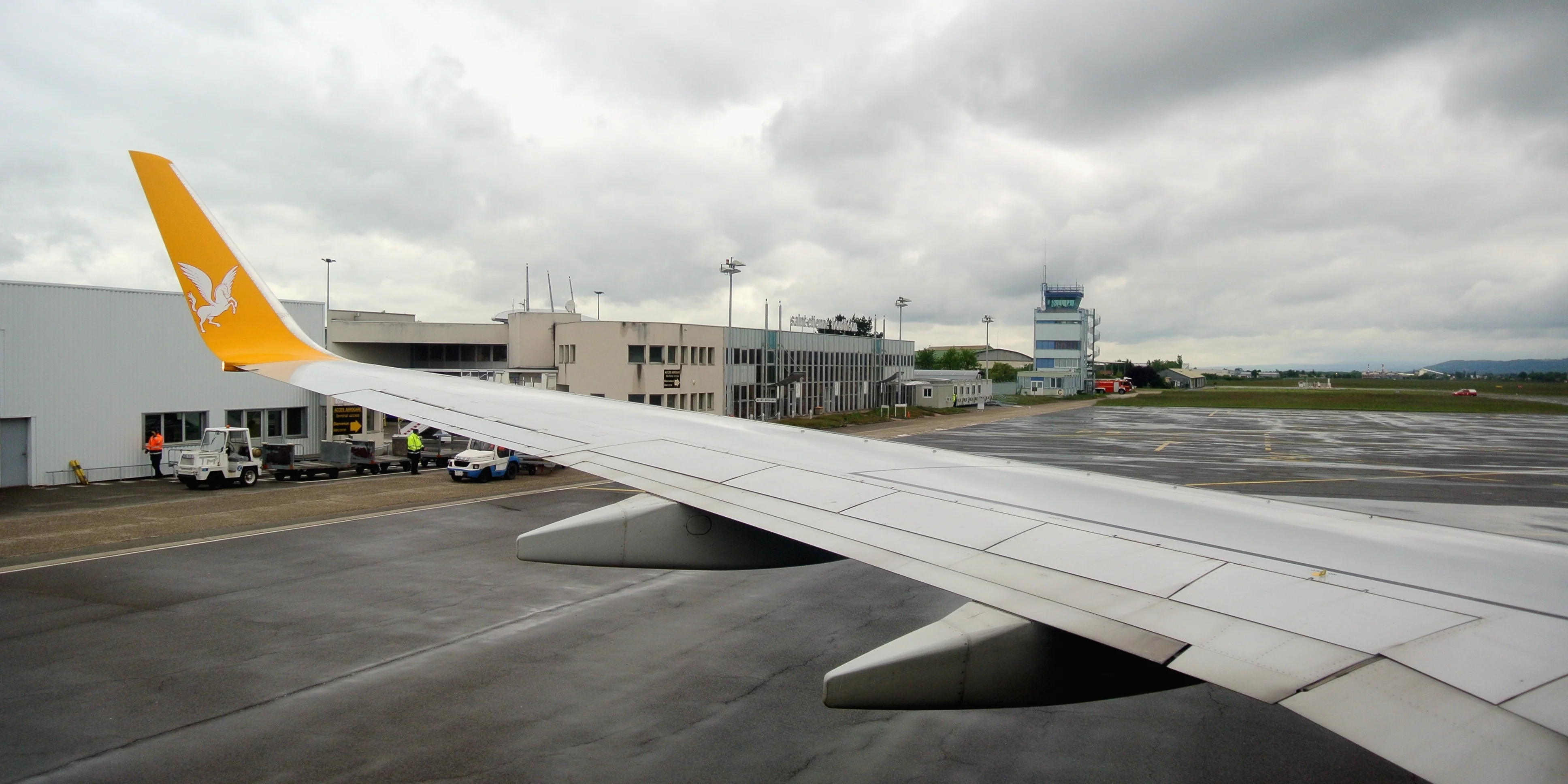 Saint-Étienne-Bouthéon Airport