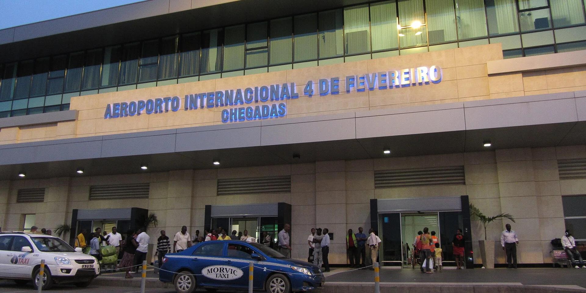 Quatro de Fevereiro Airport